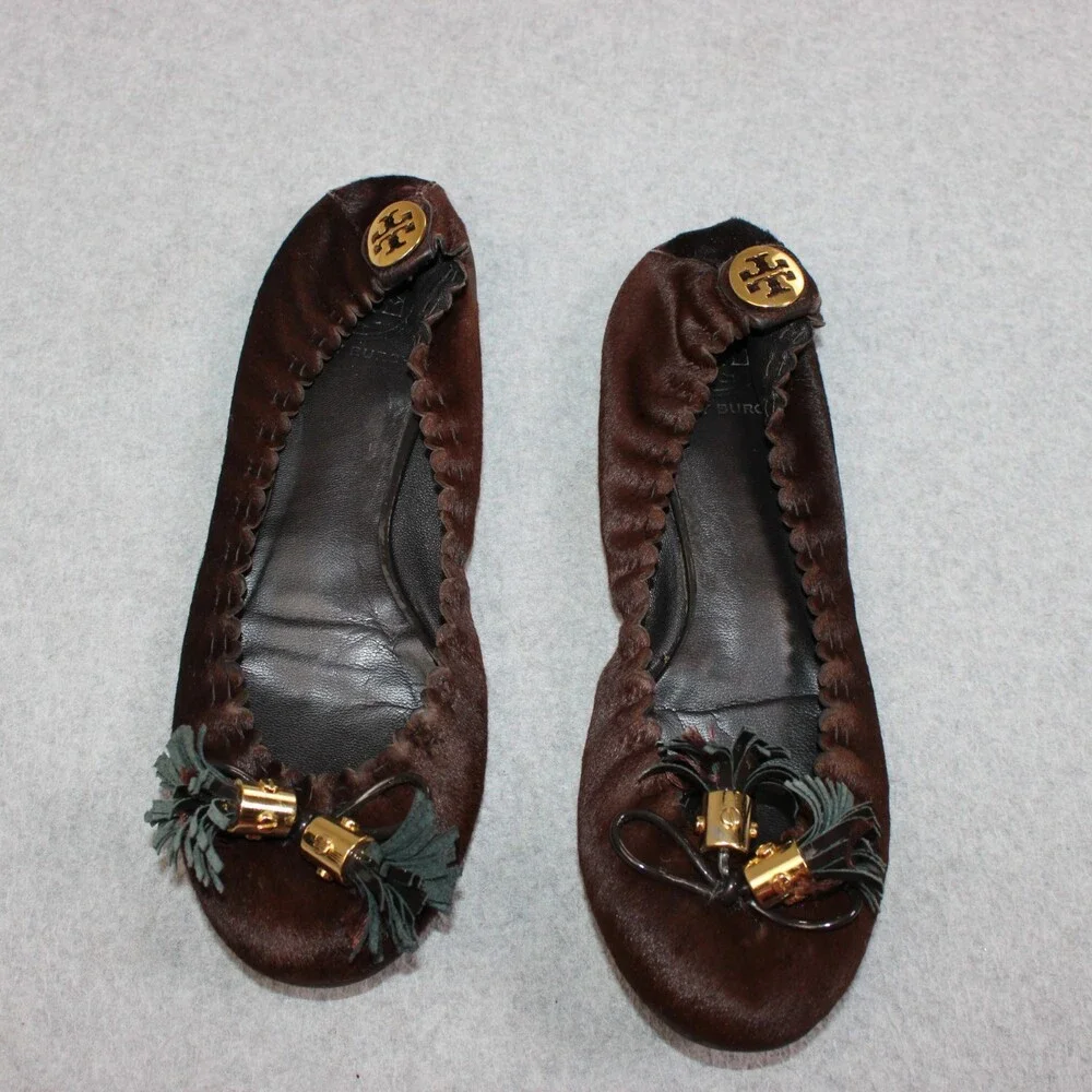 Tory Burch Ballet Flats Womens Size 5.5 Brown Calf Hair Gold Tasseled Flat Logo